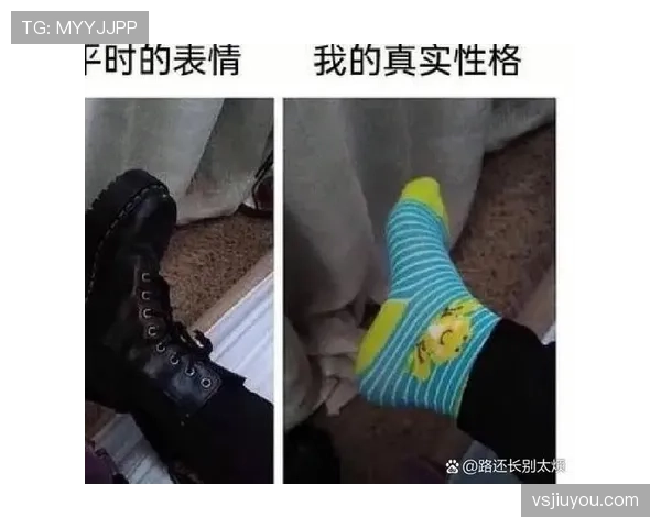 郭昊文刚从草坪爬出来满是泥点,转身十分钟就把那块奢侈腕表戴上了,我这反差笑不出来 郭昊文刚从草坪爬出来满是泥点,转身十分钟就把那块奢侈腕表戴上了,我这反差笑不出来