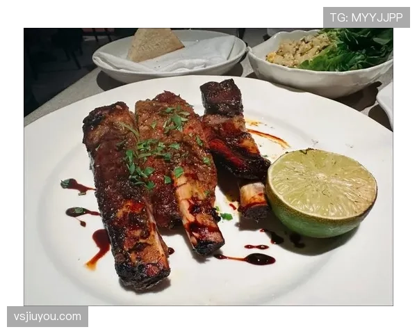 阿尔瓦雷斯家的狗都吃有机牛排?